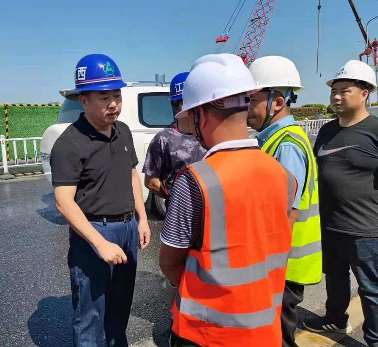 羅輝到沿江中北大道快速路改造工程、真君路隧道工程項目檢查工作