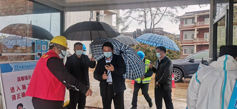 集團(tuán)公司黨委委員、副總經(jīng)理羅輝赴西二環(huán)高速項目檢查疫情防控及項目推進(jìn)工作